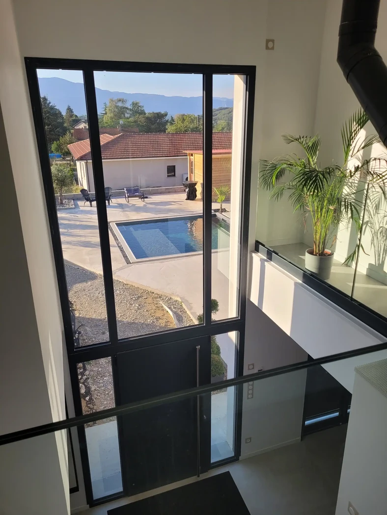 Magnifique entrée en aluminium à VARACIEUX