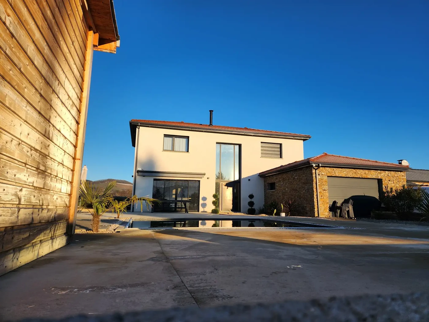 Pose des menuiseries exterieures dans cette maison neuve 
